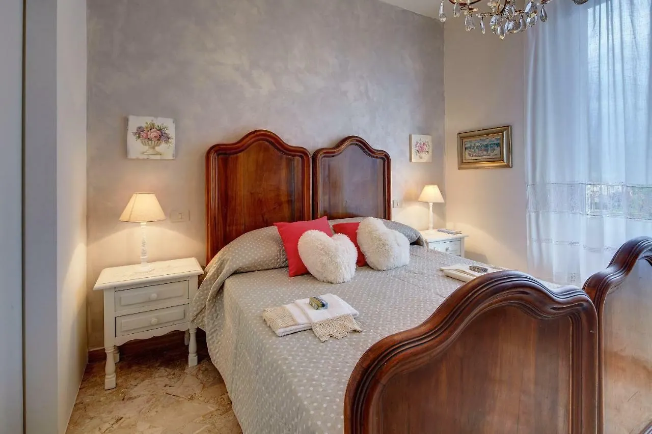B&B Attico 147 Arezzo 0*,  Italy